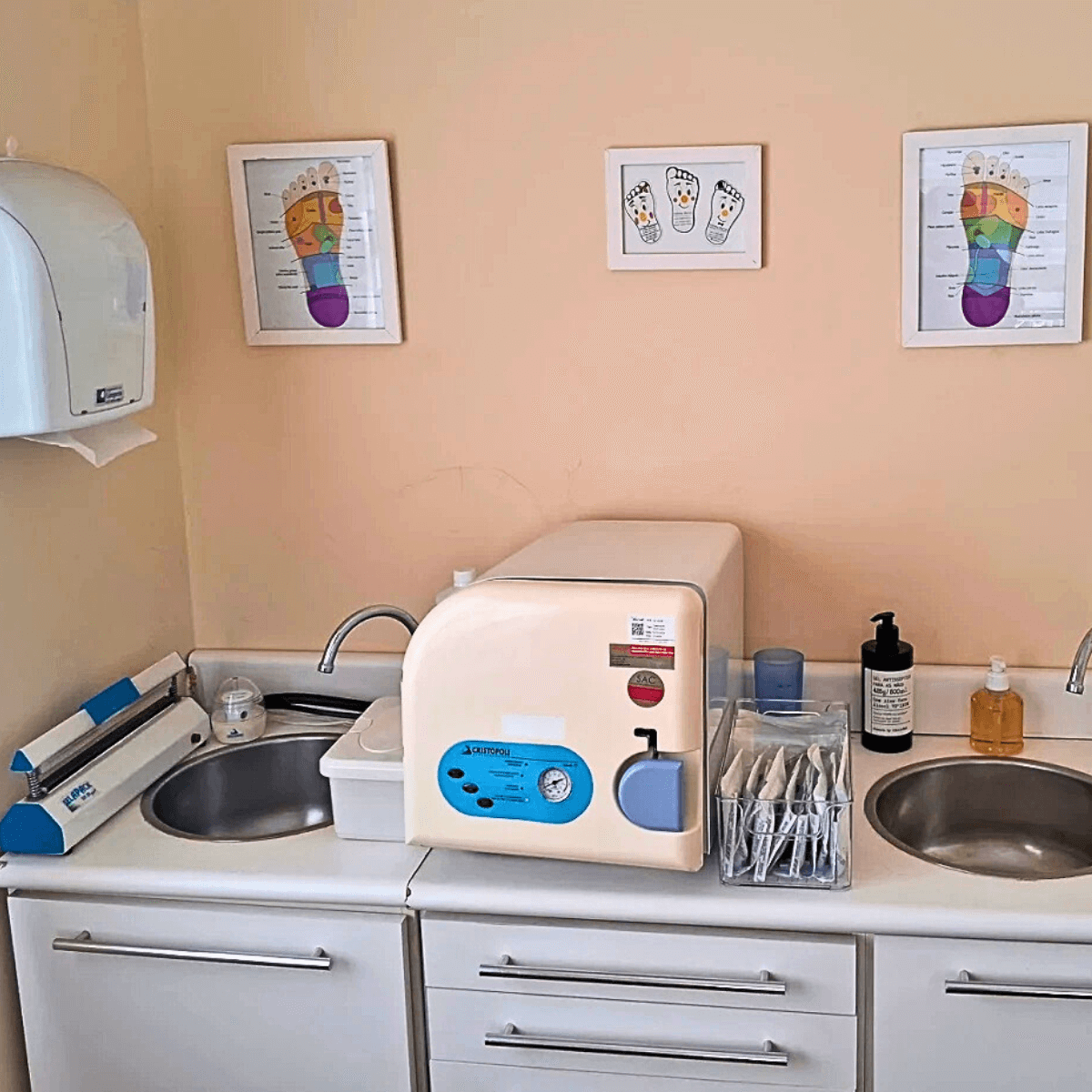 Equipamento autoclave para esterilização de materiais de podologia