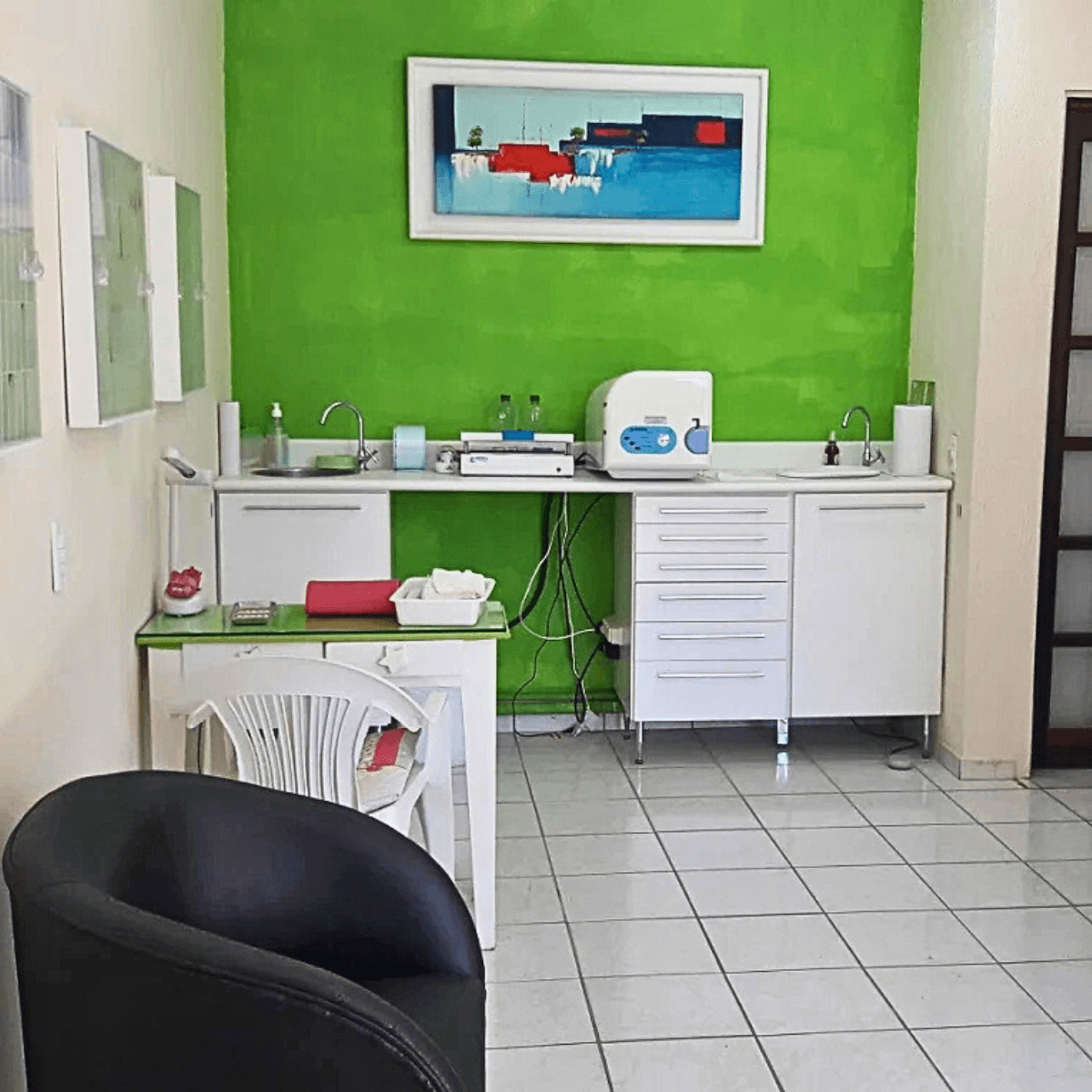 Área de esterilização e higiene do consultório de podologia